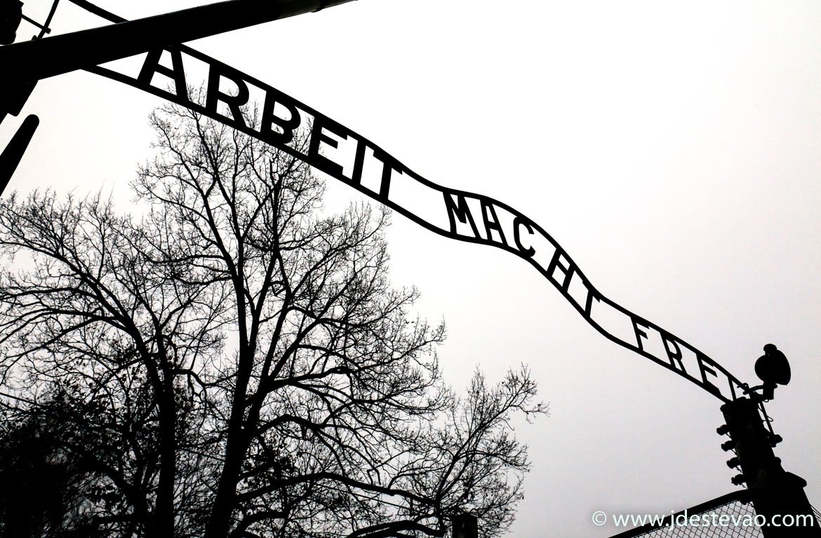 arbeit macht frei, O trabalho liberta, Auschwitz, Polónia