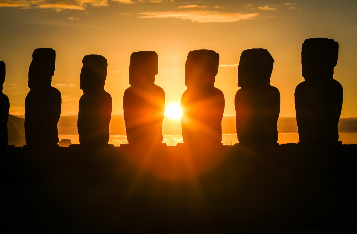 estatuas-Moai-ilha-da-pascoa-pacifico-polinesia-chile-america-do-sul-2-web-1170-768 Pôr-do-sol na Ilha da Páscoa, Chile
