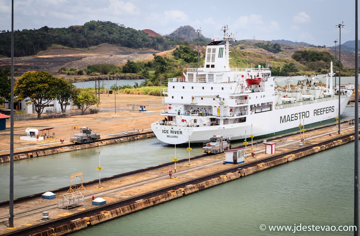 Navios no Canal do Panamá