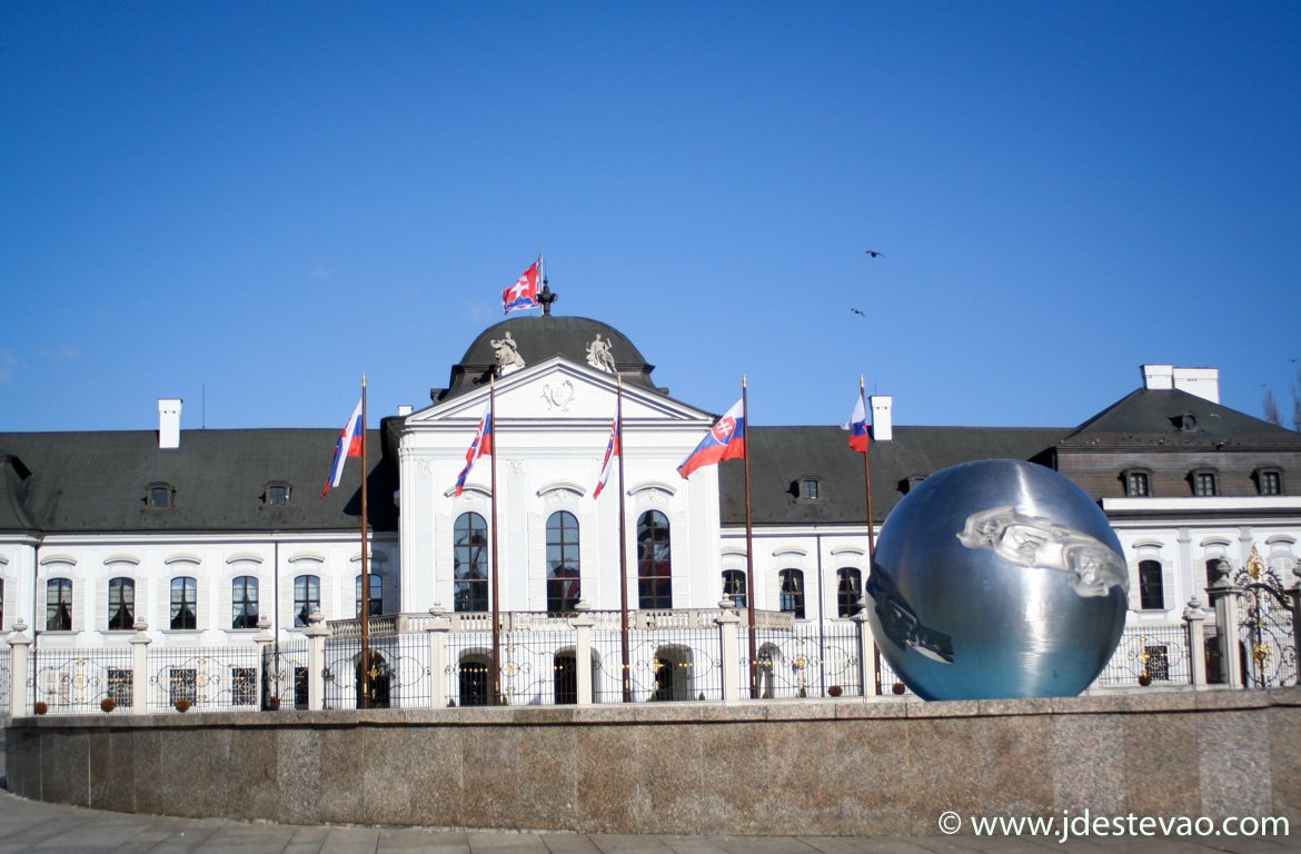 Edifício do Parlamento, em Bratislava, na Eslováquia