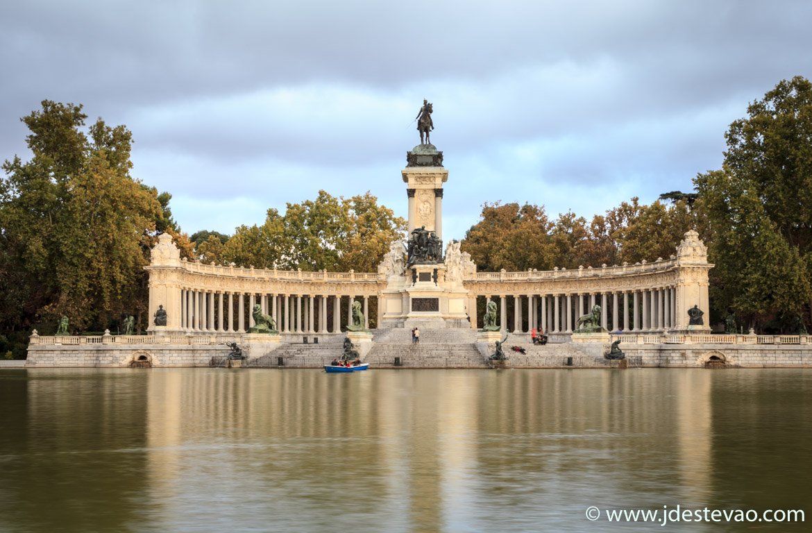 Pôr-do-sol no Parque de El Retiro, Madrid, Espanha