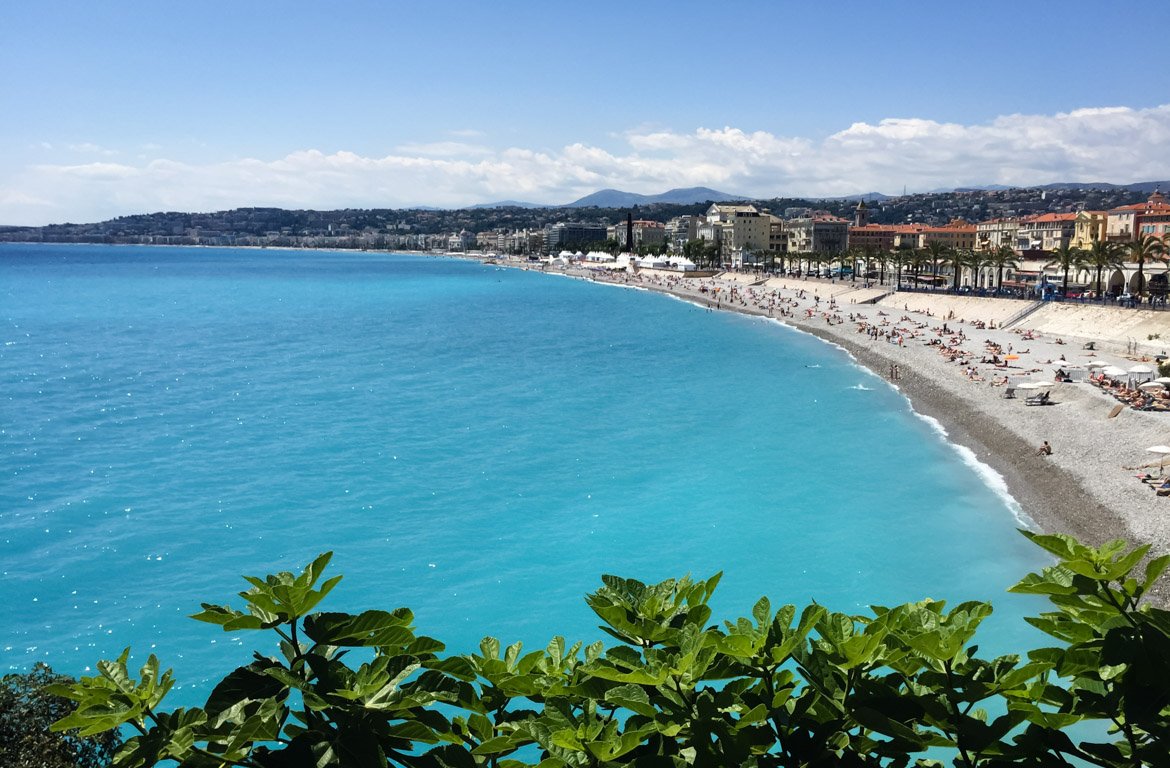 Mar Mediterrâneo em Nice, Riviera Francesa, a Côte d'Azur, França