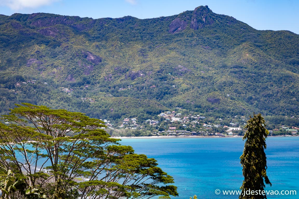 Praia nas Seychelles sem excesso de turistas