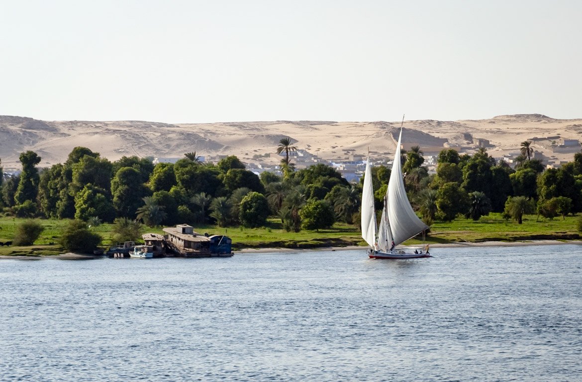 Barco à vela no Rio Nilo, Egipto.