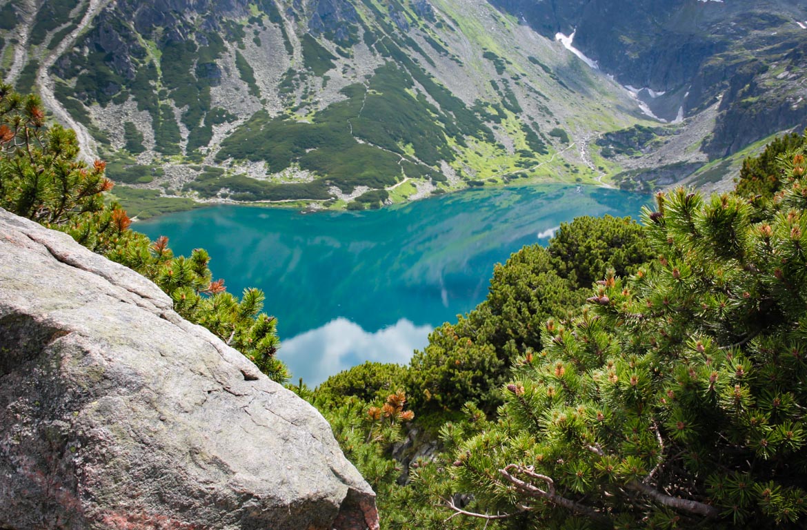 Lago nos Montes Tatra, Polónia e Eslováquia.