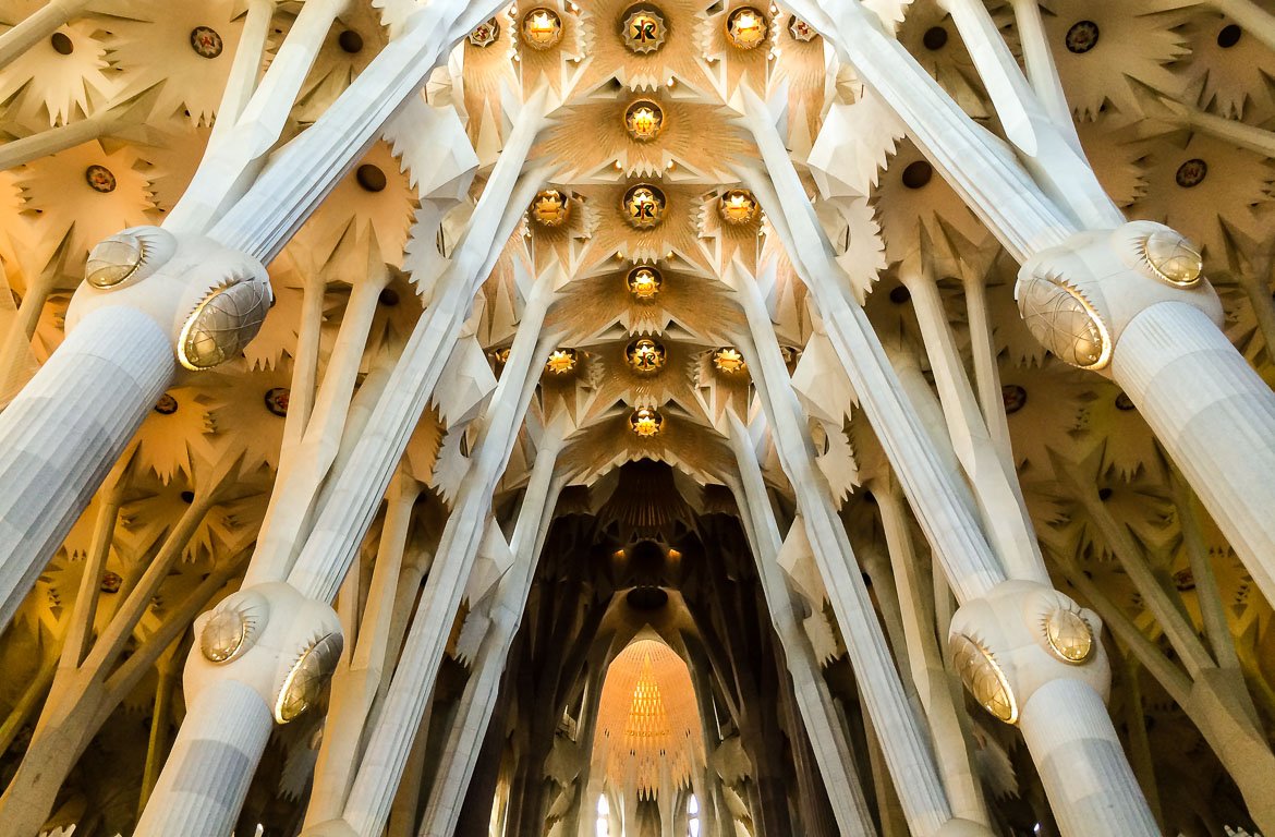Interior da igreja da Sagrada Família, Barcelona