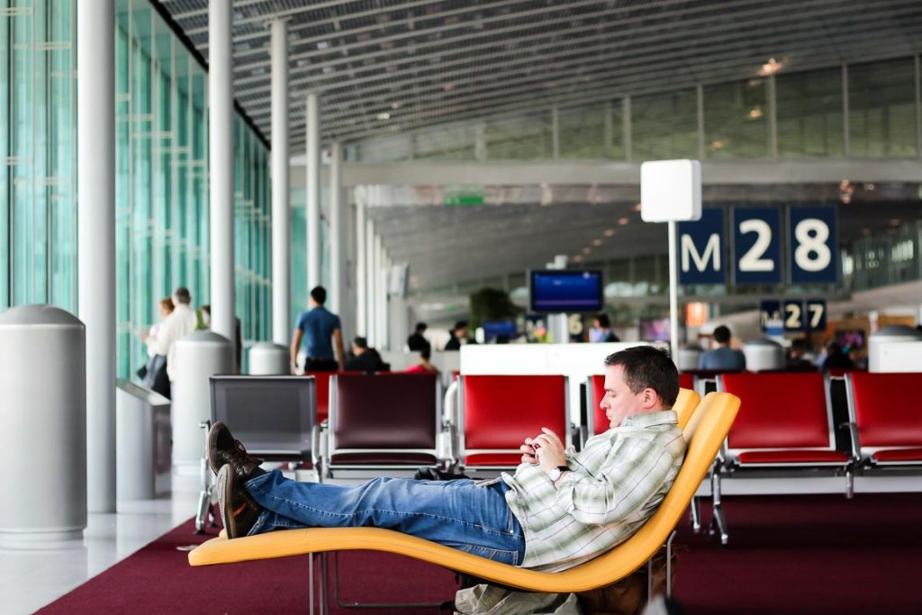 Acedendo à Internet no aeroporto