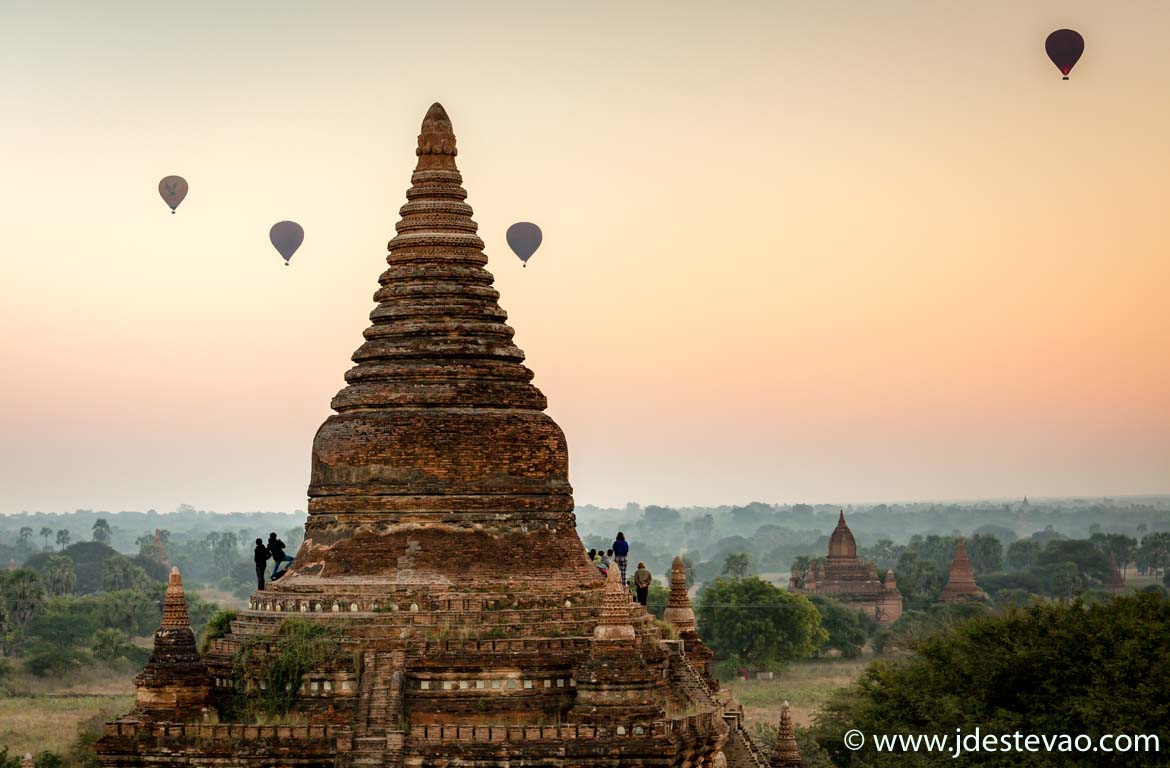 Nascer do sol em Bagan