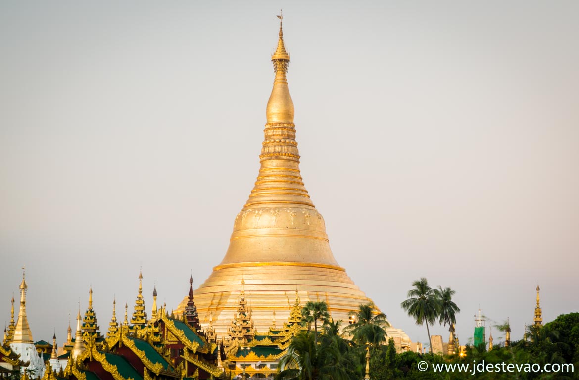 Ao planear o roteiro de viagem a Myanmar tem de incluir a Shwedagon Pagoda em Yangon