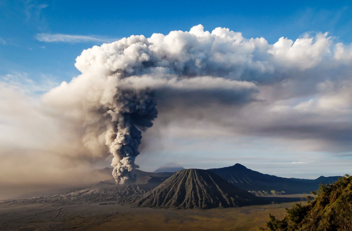 O Parque Nacional Bromo-Tengger-Semeru é palco de violentas erupções.