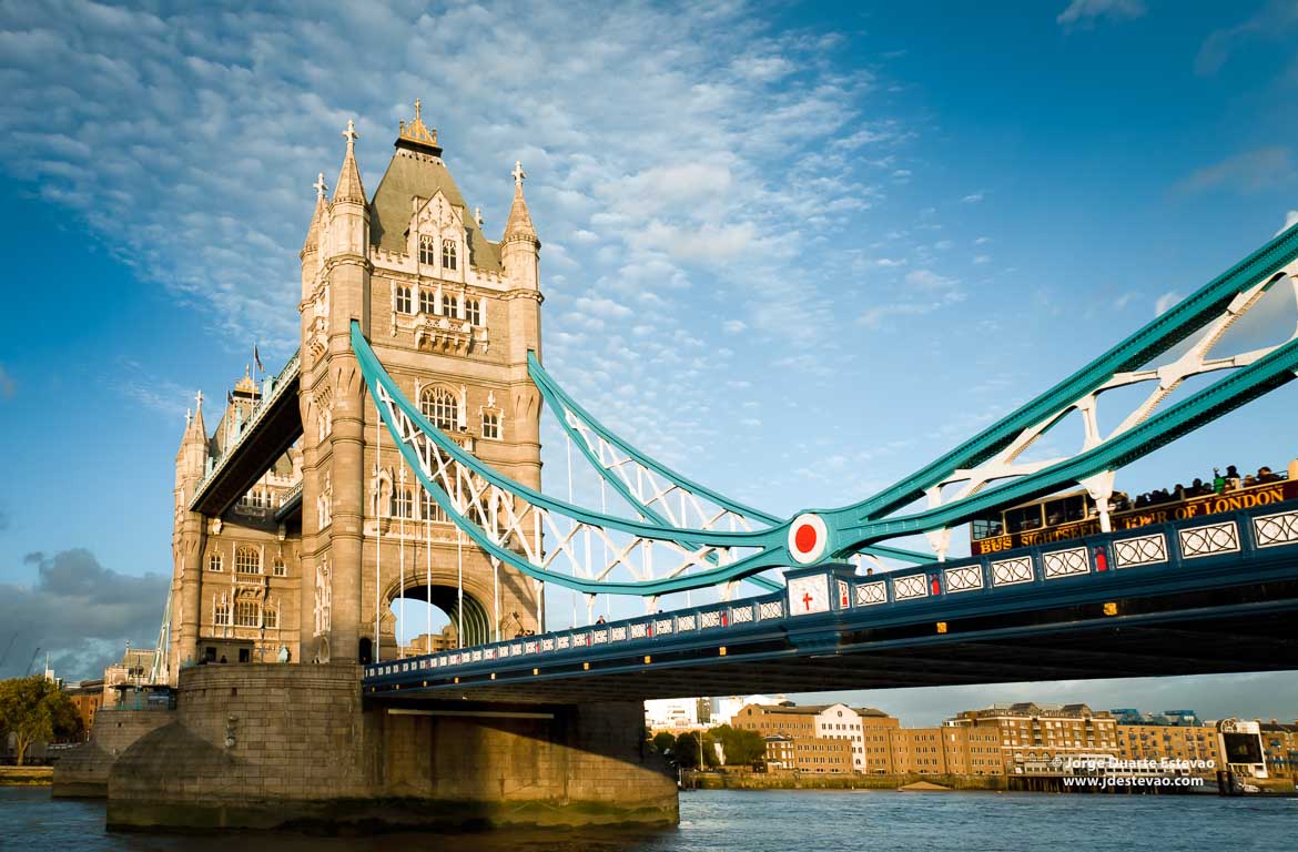 Tower Bridge em Londres