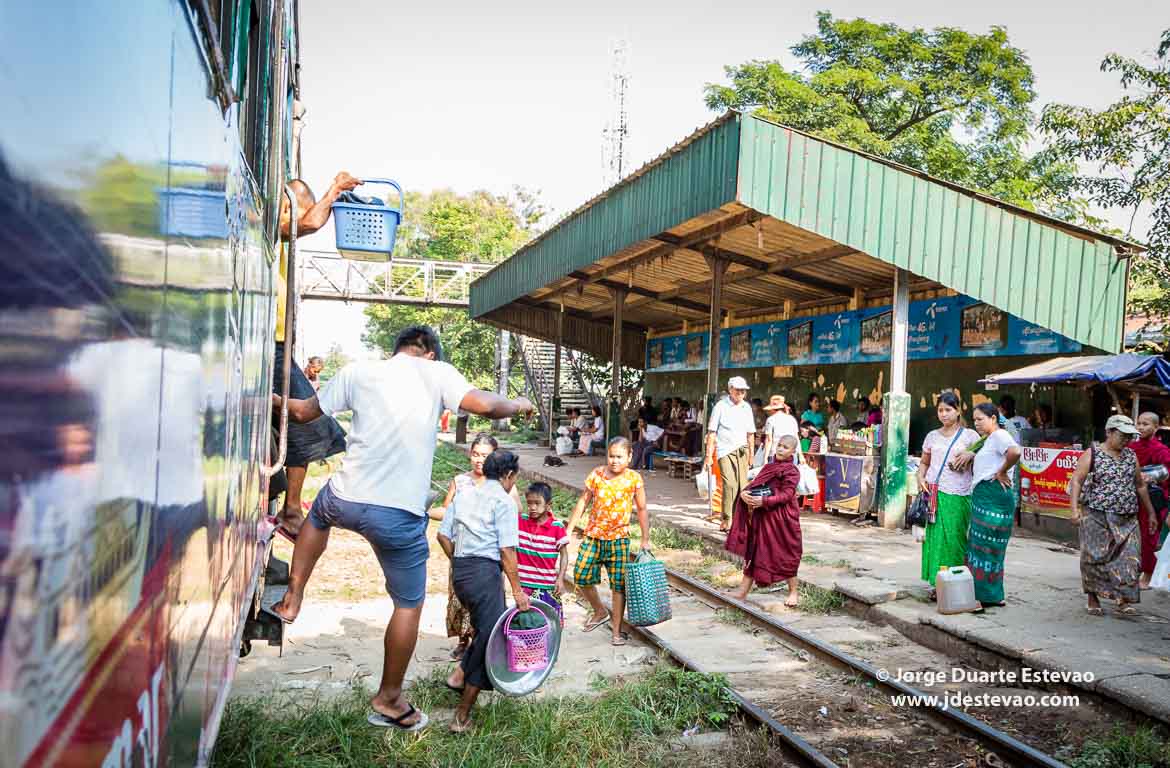 Comboio circular Yangon