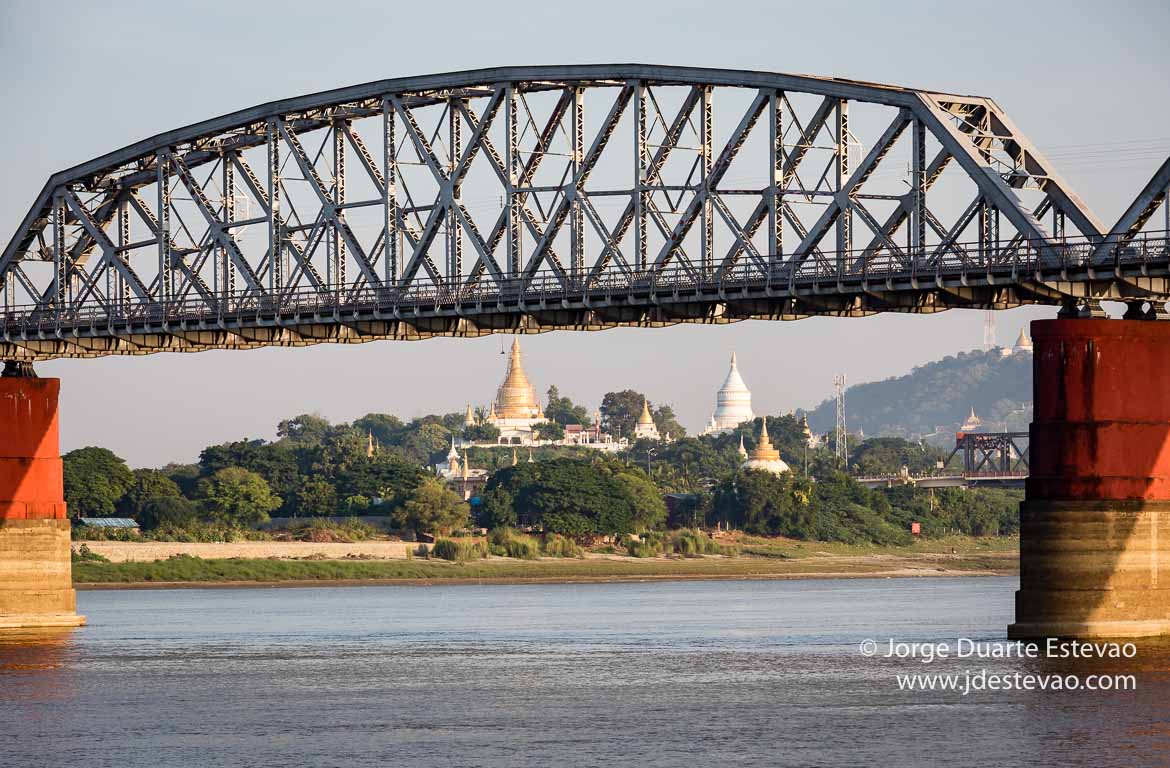 Barco entre Mandalay e Bagan