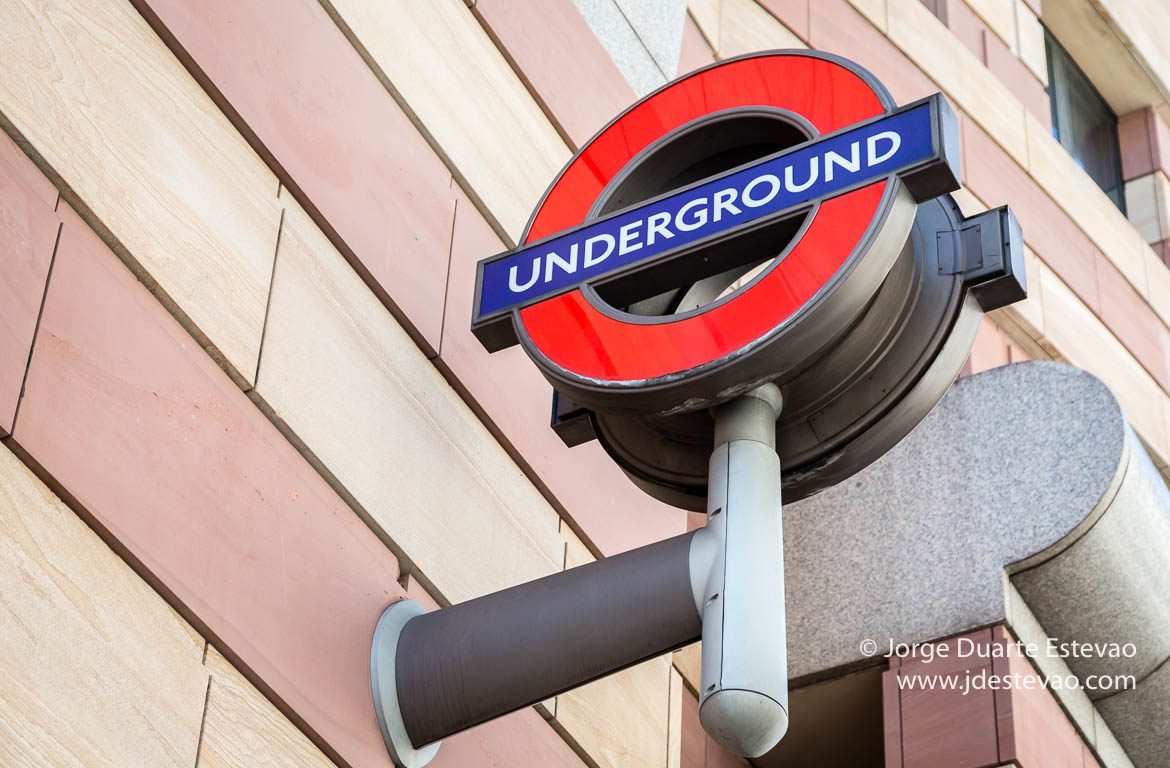Símbolo do Metro de Londres (Tube)