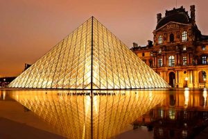 Pirâmide Louvre Paris-França