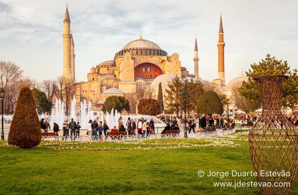 Hagia Sofia, Bairro de Sultanahmet