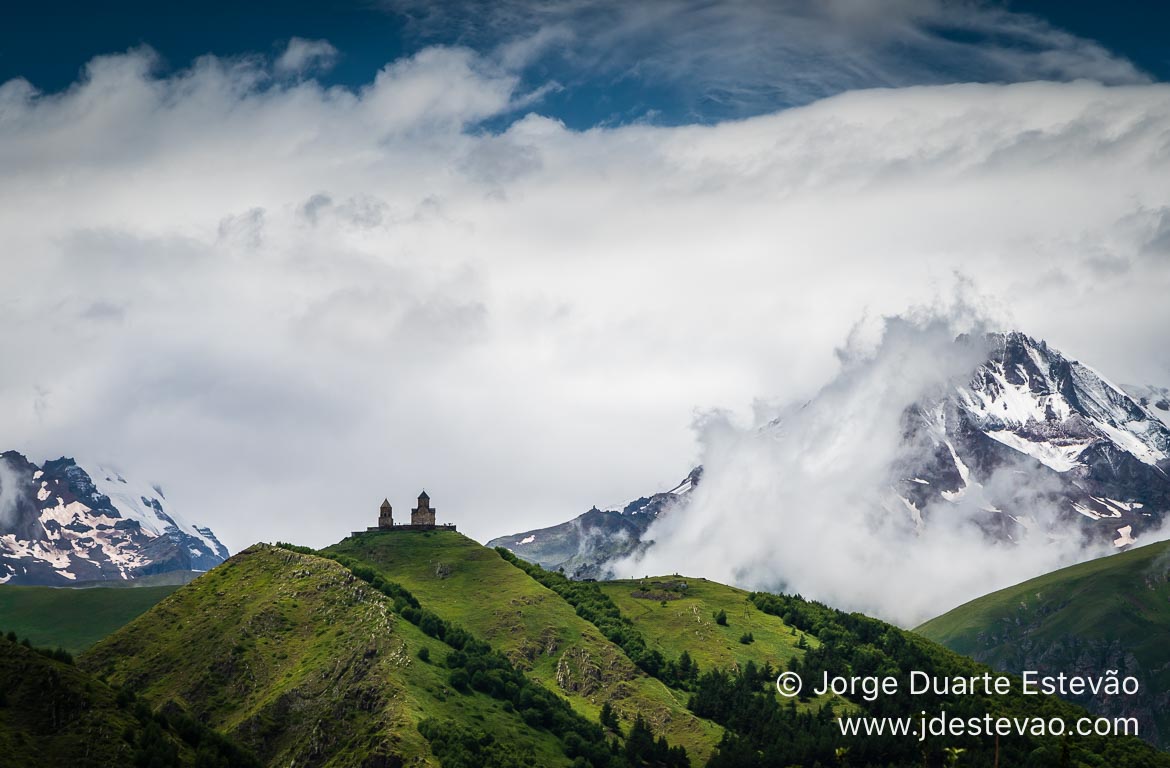 Igreja da Santíssima Trindade de Gergeti, Cáucaso, Geórgia