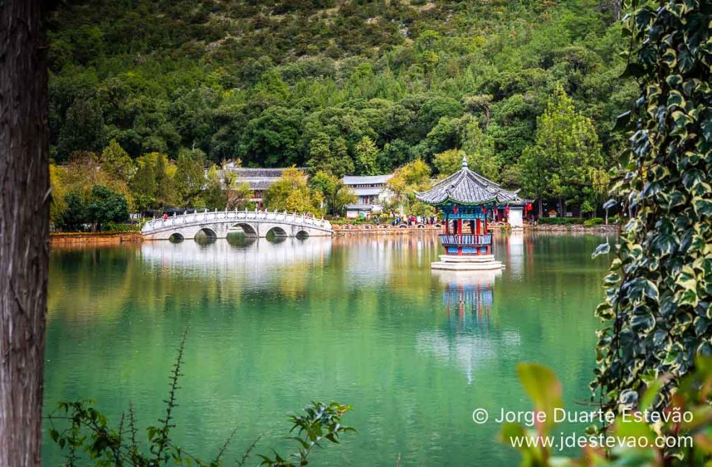 Black Dragon Pool, Lago do Dragão Negro, em Lijiang, província