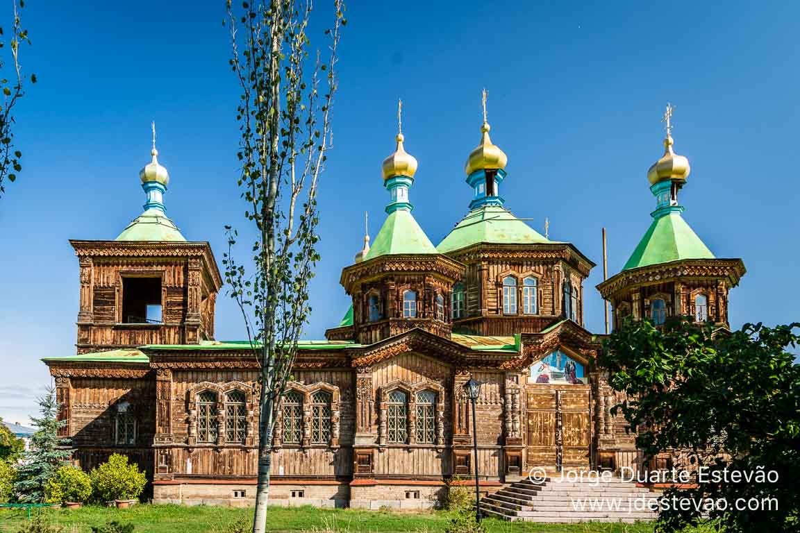 Igreja ortodoxa em Karakol, Quirguistão, Ásia Central