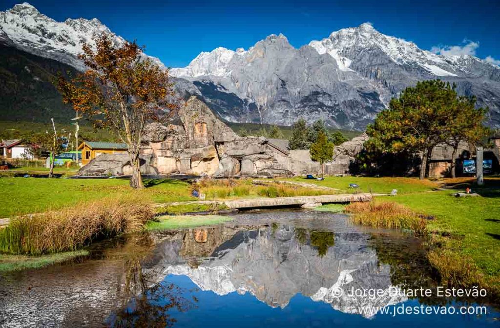 Montanha de Neve Dragão de Jade em Lijiang, província de Yunna
