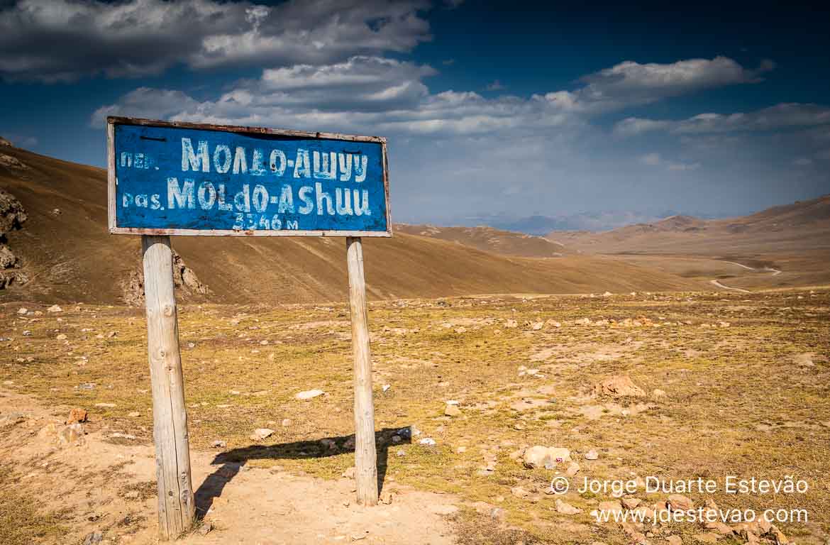 Passagem montanha Moldo Ashuu Quirguistão, Ásia Central