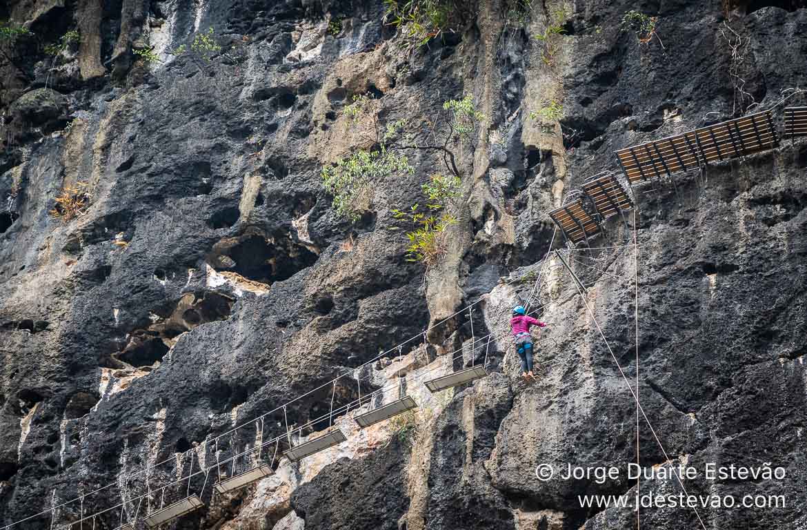 Escalada de montanha em Yangshuo, China