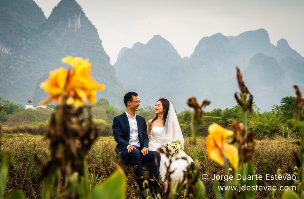 Noivos em Yangshuo, China
