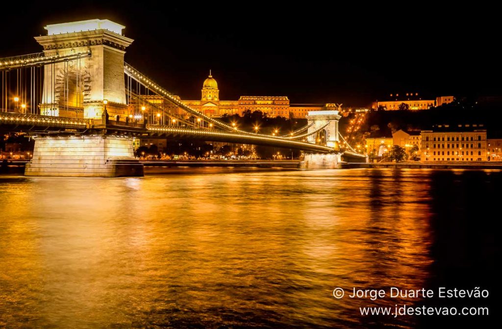 Ponte das Correntes, em Budapeste, Hungria