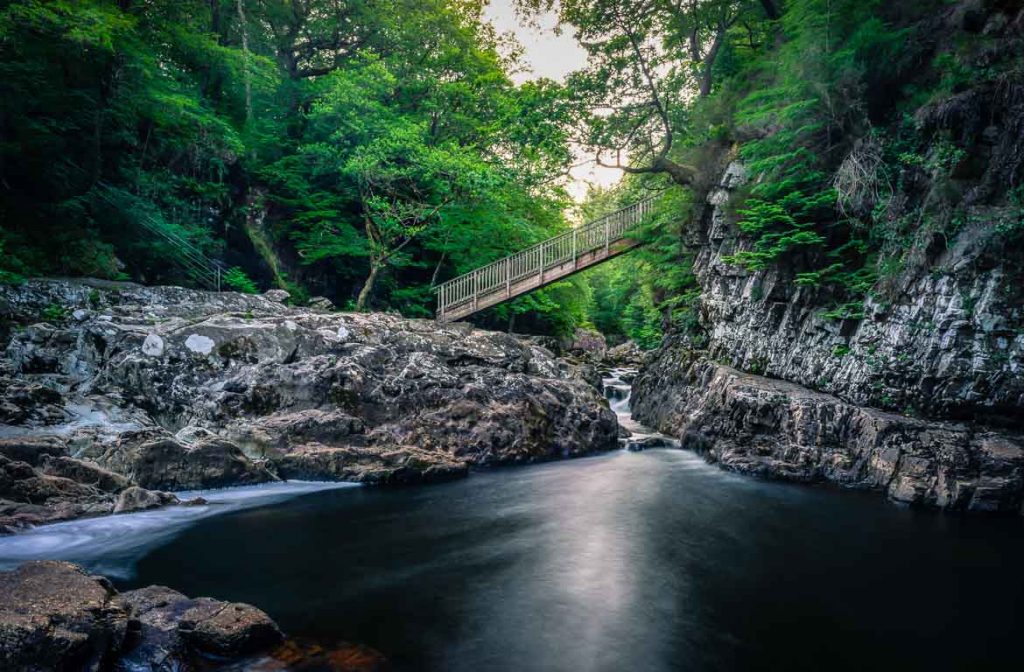 Rio em Betws-y-Coed, Snowdonia, Gales