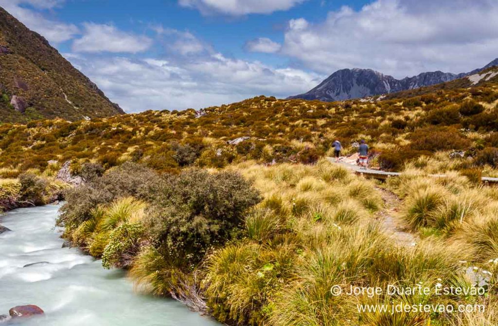 Caminhada no Parque Nacional Aoraki Mount Cook, Nova Zelândia
