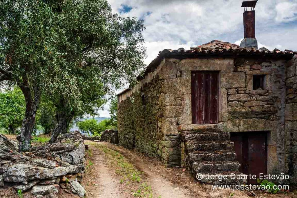 Aldeia abandonada do Gavião, em Vila Flor