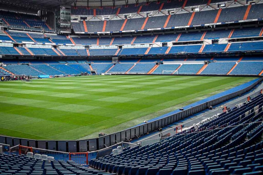 Estádio Santiago Bernabéu, Madrid. Visita ao estádio do Real Madrid e museu oficial, um destaque no roteiro de viagem a Madrid.